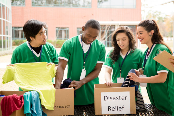 volunteers working together